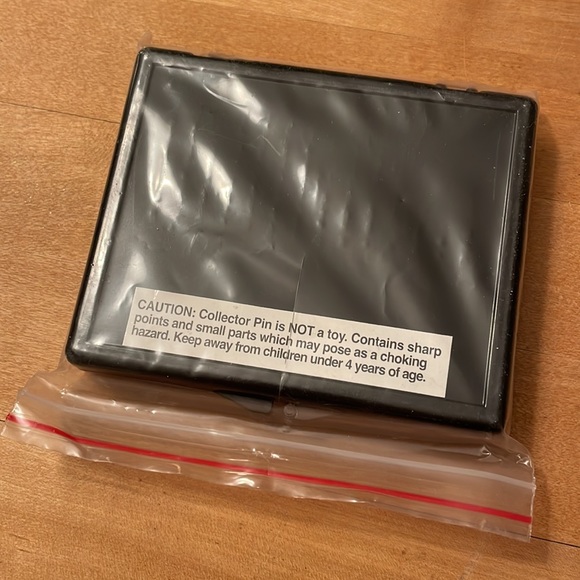 The Rescuers Pin Set Disney - Picture 2 of 2